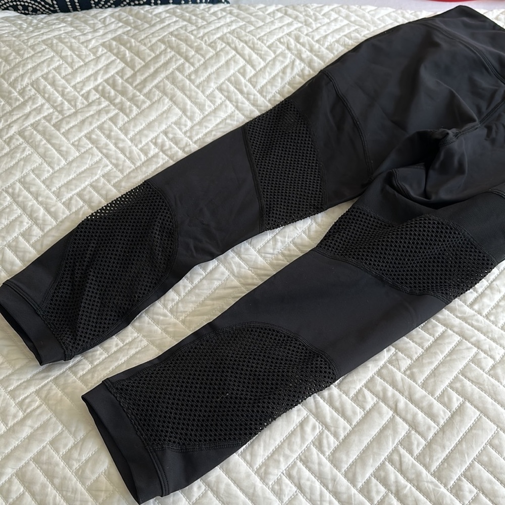 Lululemon Mesh And Netting Capris Black Size 4 Li… - image 4